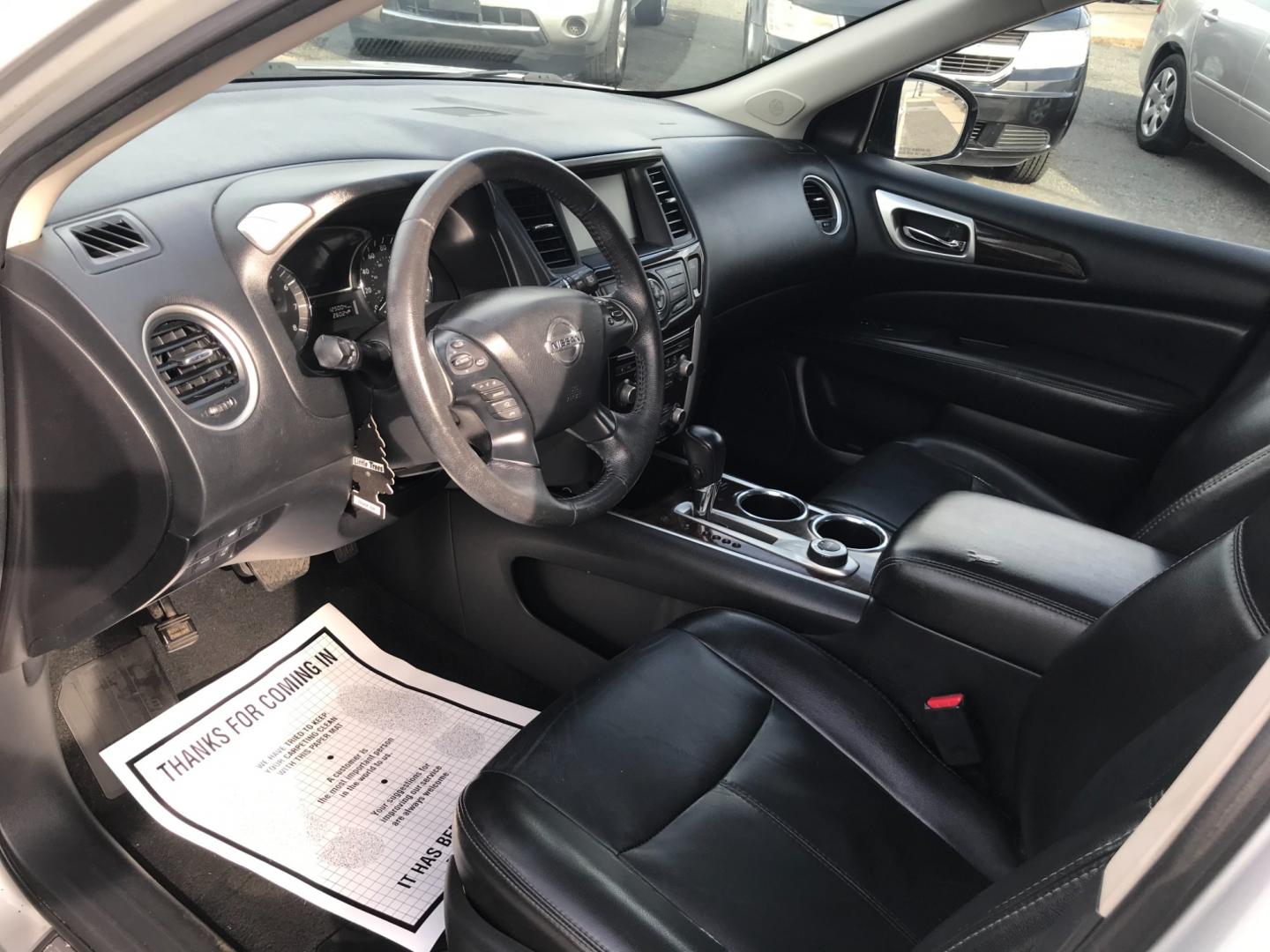 2014 Silver /Black Nissan Pathfinder S (5N1AR2MM6EC) with an 3.5 V6 engine, Automatic transmission, located at 577 Chester Pike, Prospect Park, PA, 19076, (610) 237-1015, 39.886154, -75.302338 - Photo#10